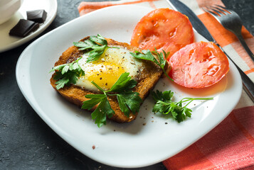 The toast with egg and tomato