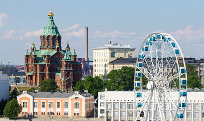 paseo por la ciudad de Helsinki capital de Finlandia haciendo paradas en las atracciones...