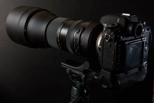 Fototapeta 望遠レンズを装着したカメラ