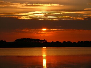 roter Himmel von der Sonne gemalt