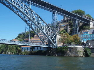 Brücke bridge Luis I über den Douro in Porto Portugal