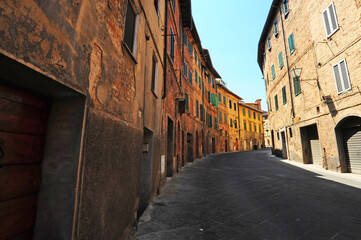 Fototapeta na wymiar Narrow street of Siena.