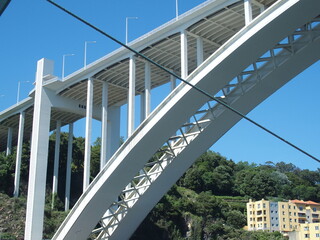 Fototapeta premium Eine der vielen Brücken über den Douro in Porto Portugal One of the countless bridges across the Douro river in Porto Portugal