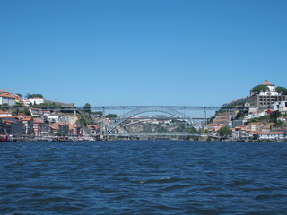Fototapeta na wymiar Blick auf den Douro, Brücke Dom Luis I, Vila Nova de Gaia und Porto Portugal Panoramic view of Douro river, bridge Dom Luis I, Vila Nova de Gaia and Porto Portugal
