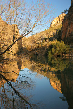 Reflejo en Presa de la Mulata, en el Espacio Natural Protegido Ca&ntilde;&oacute;n de Almadenes, Calasparra-Murcia-Espa&ntilde;a.