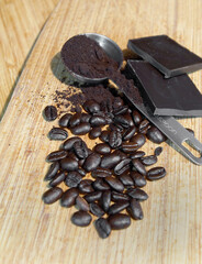 sckokolade und kaffeebohnen
