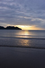 Obraz premium The sunrise view against the golden yellow sky