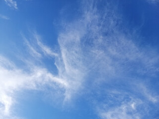 Obraz premium Cirrus clouds on blue sky background.