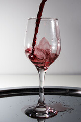 Fototapeta wino czerwone w kieliszku  obraz
