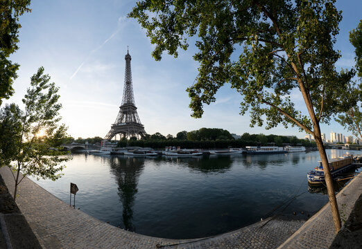eiffel tour over Seine river