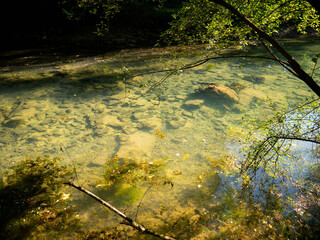 Pierres au fond de l'eau