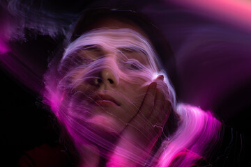 Plakat lightpainting portrait, new art direction, long exposure photo without photoshop, light drawing at long exposure