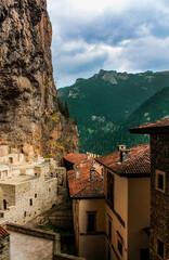 photo of sumela monastery / ancient building in mountainside, beautiful nature