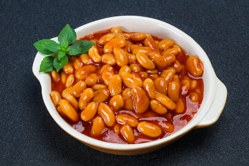 White beans with tomato sauce