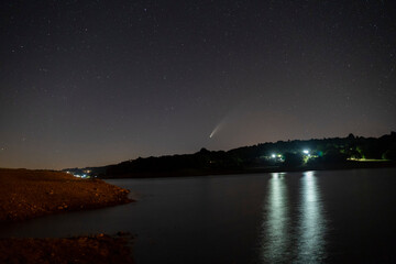 Naklejka na ściany i meble viewpoints at night, comet NEOWISE from the Vilasouto reservoir in Galicia, Spain