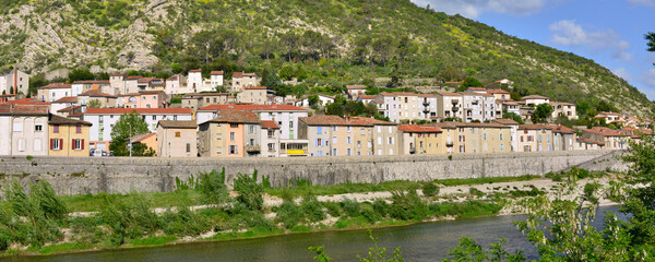 Panoramique de Anduze (30140) au bord du Gardon, Gard en occitanie, France