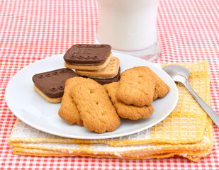 Freshly baked chocolate chip cookies in plate on clothtable