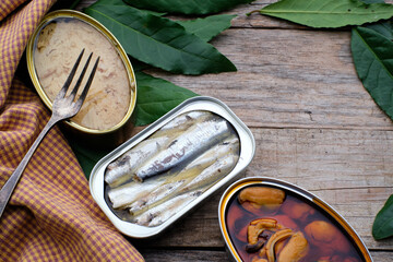 Variety of open canning cans