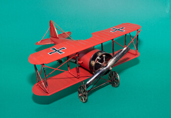 Avião vermelho decorativo enfeite , representação da Segunda Guerra