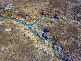 excursion a las montañas de la cordillera de los Andes en Santiago de Chile hacia las aguas termales 