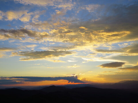 P&ocirc;r do sol no Pico agudo em Santo Ant&ocirc;nio do Pinhal,interior de S&atilde;o Paulo