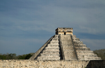 Fototapeta na wymiar Ancient mayan city ruins. Stone pyramid temple of Chichen Itza in Yucatan, Mexico. 