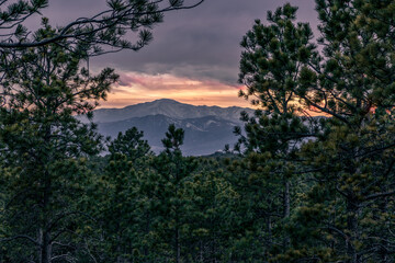 Obraz na płótnie Canvas Mountain Sunset Bracket