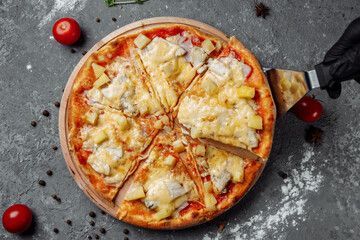 Pizza with Chicken Breast, Pineapple and Mozzarella Cheese