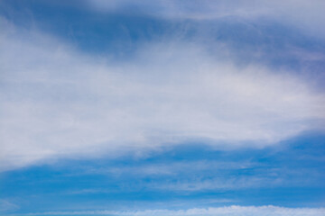 Obraz premium Snow-white clouds against a blue sky