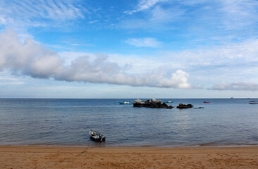 Obraz premium View of Tioman Island with the dramatic cloudscape, boats and rocks in the morning, Tioman Island