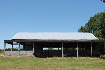 Fototapeta na wymiar old barn on farm