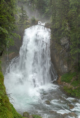 Regen und viel Wasser am Gollinger Wasserfall, Salzburger Land, Österreich