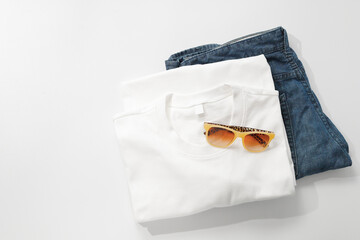 夏の定番、Tシャツとデニム