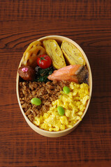 そぼろのわっぱ弁当