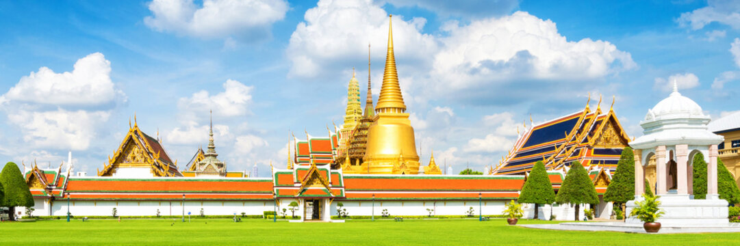 Panorama view of Grand palace and Wat phra keaw or Emerald Buddha in Bangkok,Thailand.
