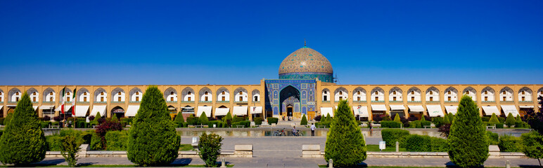 Fototapeta na wymiar Mosque in Iran
