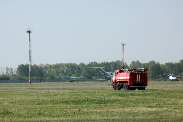 Obraz premium fire engine on the flying field of an airport