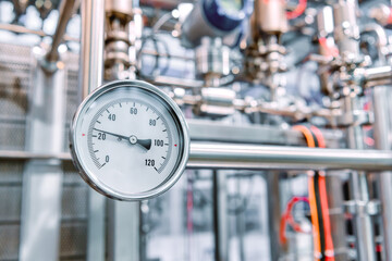 Measuring dial gauge.