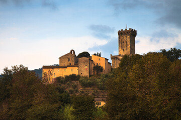 Fototapeta na wymiar Panoramic photo of the famouse medieval citadel of Vicopisano (Italy - Tuscany - Pisa).
