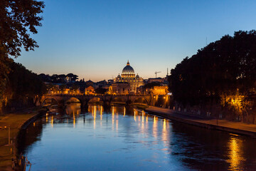 Fototapeta na wymiar ROME, ITALY - 2014 AUGUST 18. St. Peter's Cathedral at evening from the river.