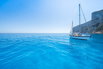 Fototapeta premium Wschodnie wybrzeże Sardynii w pobliżu plaży Cala Goloritze, Włochy