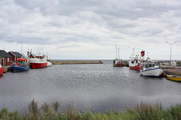 Fototapeta premium Ships on a cloudy day in a harbor