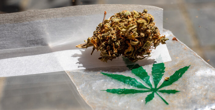 Marihuana und T&uuml;te mit Cannabisblatt