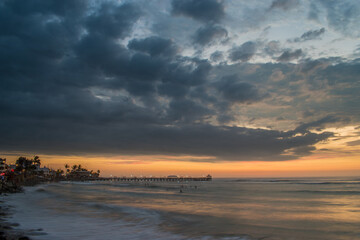 ATARDECER EN LA PLAYA DE HUANCHACO