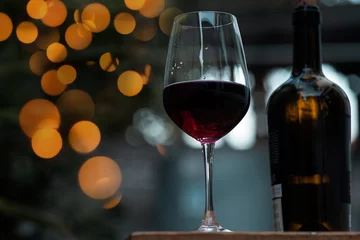 Foto op Plexiglas glass of red wine on the table © SOMKID