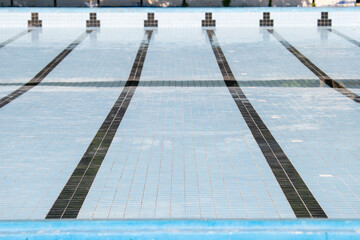 An empty swimming pool with blue tiles