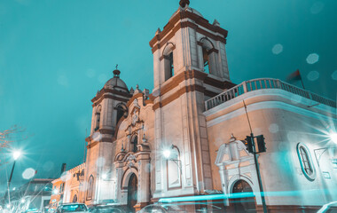 IGLESIA DE NOCHE EN TRUJILLO