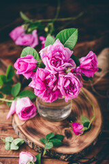Naklejka na ściany i meble Bouquet of small pink garden roses in jar