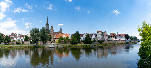 Fototapeta na wymiar panorama view of the city of Ulm in southern Germany with the Danube River in front