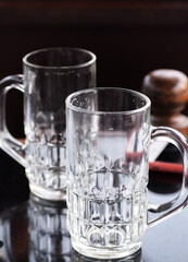 beer mug- transparent, beer glass on table 